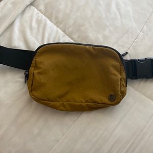 Lululemon everywhere belt bag